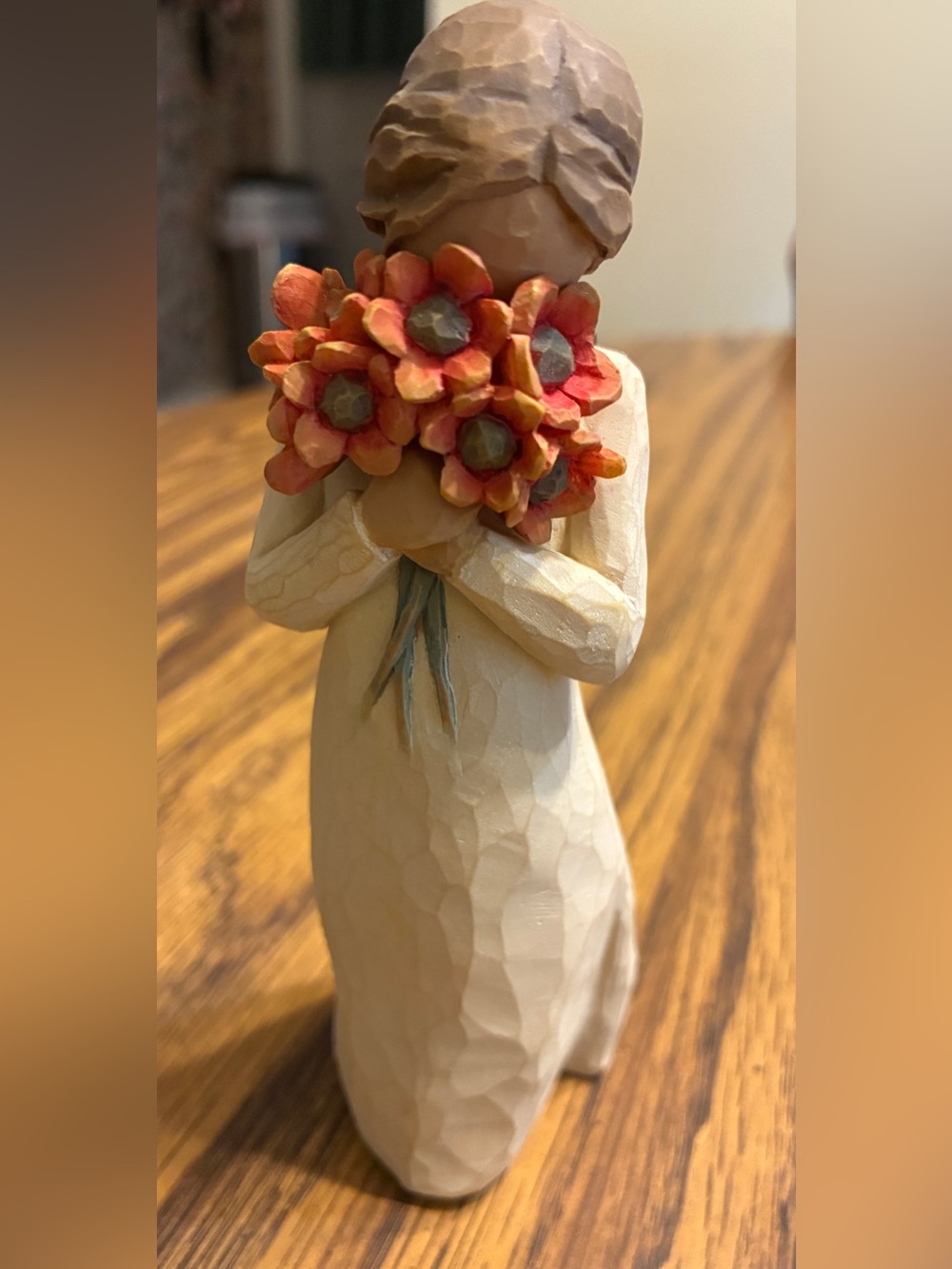 Willow Tree SURROUNDED BY LOVE Figurine Red /Orange Flowers 2009 Susan Lordi
